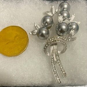 Elegant Silver Brooch Pearls Rhinestones